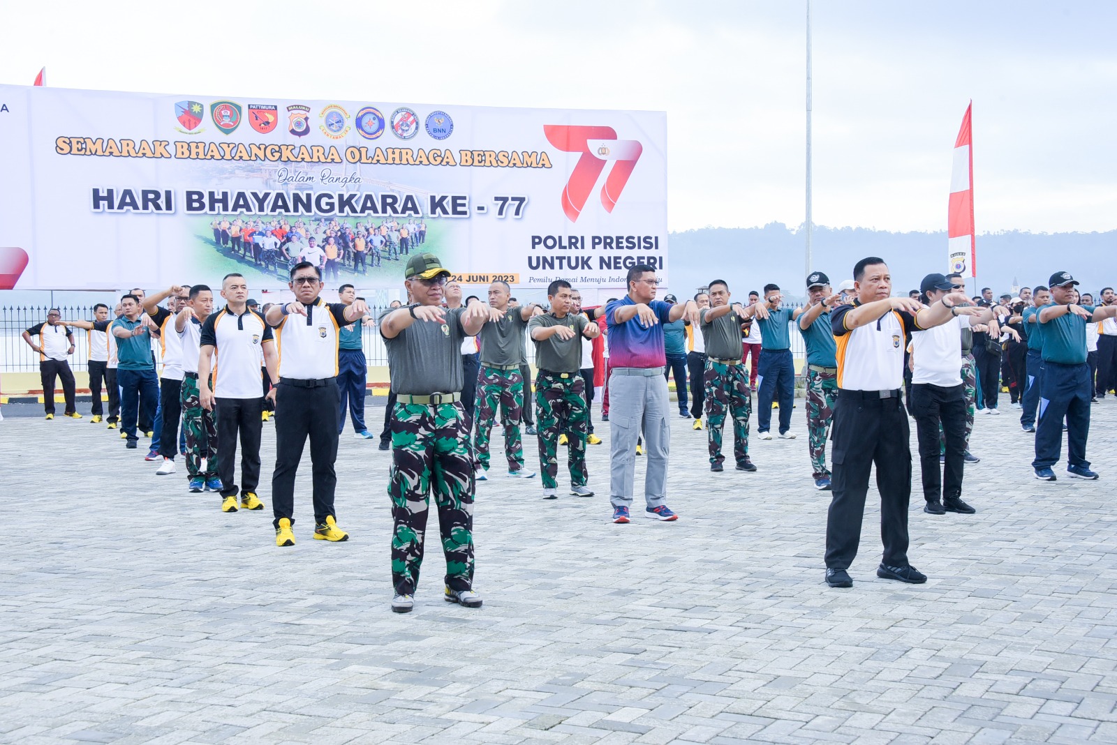 Sambut Hari Bhayangkara ke-77, Kasdam Pattimura Ikuti Olahraga Bersama TNI/Polri dan Forkopimda