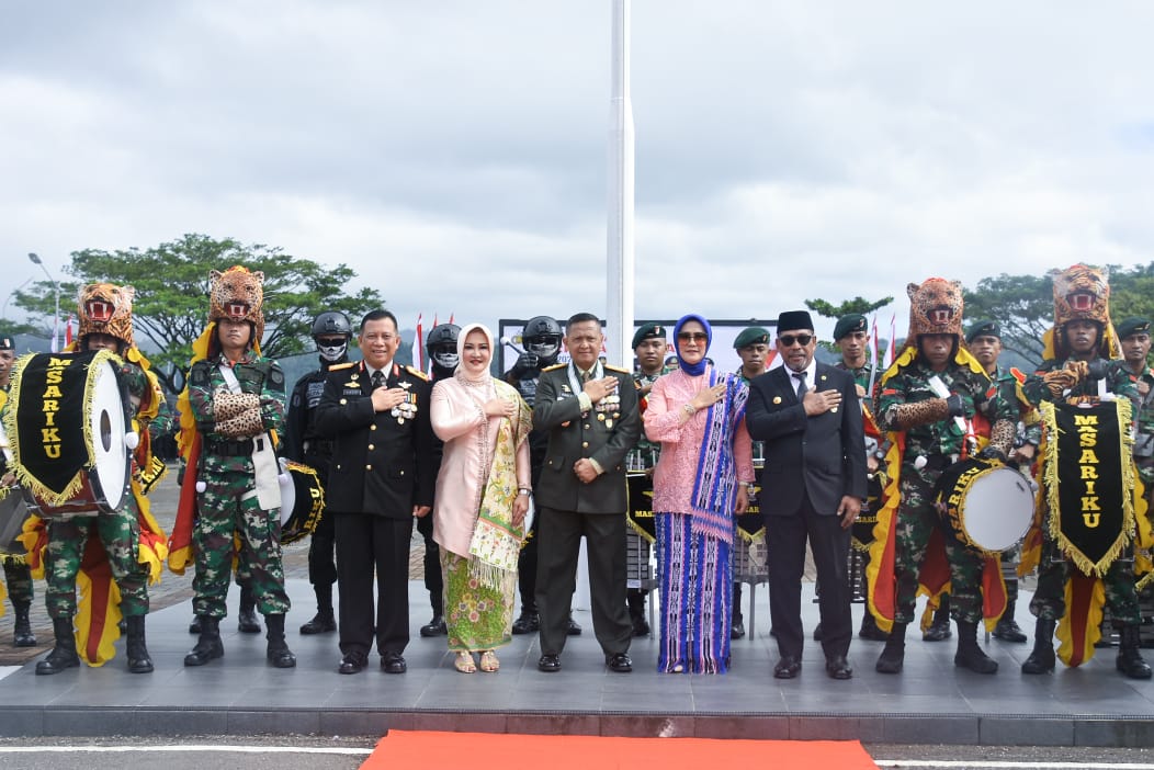 Drumband Yonif 733 Meriahkan Hari Bhayangkara