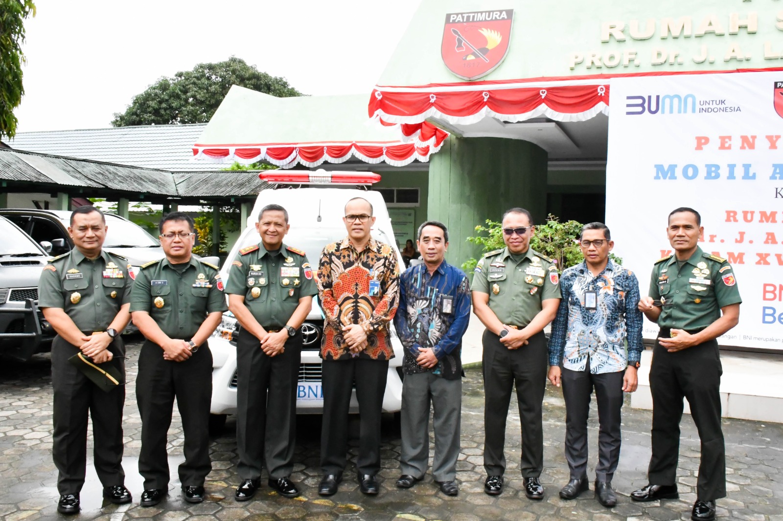 Tingkatkan Pelayanan Kesehatan, RST Ambon Terima Bantuan Satu Unit Ambulance Dari Bank BNI