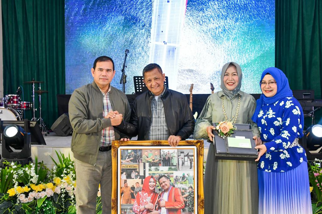 Suasana 80-90an Warnai Meriahnya Malam Lepas Sambut Pangdam Pattimura