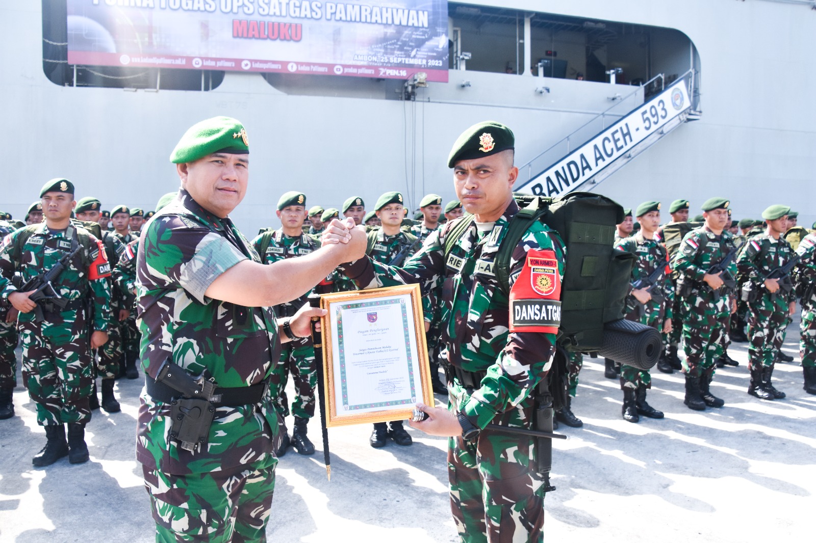 Pangdam Pattimura Pimpin Upacara Pelepasan Satgas Pamrahwan Maluku Yonarmed 1/Ajusta Yudha/2/2 Kostrad