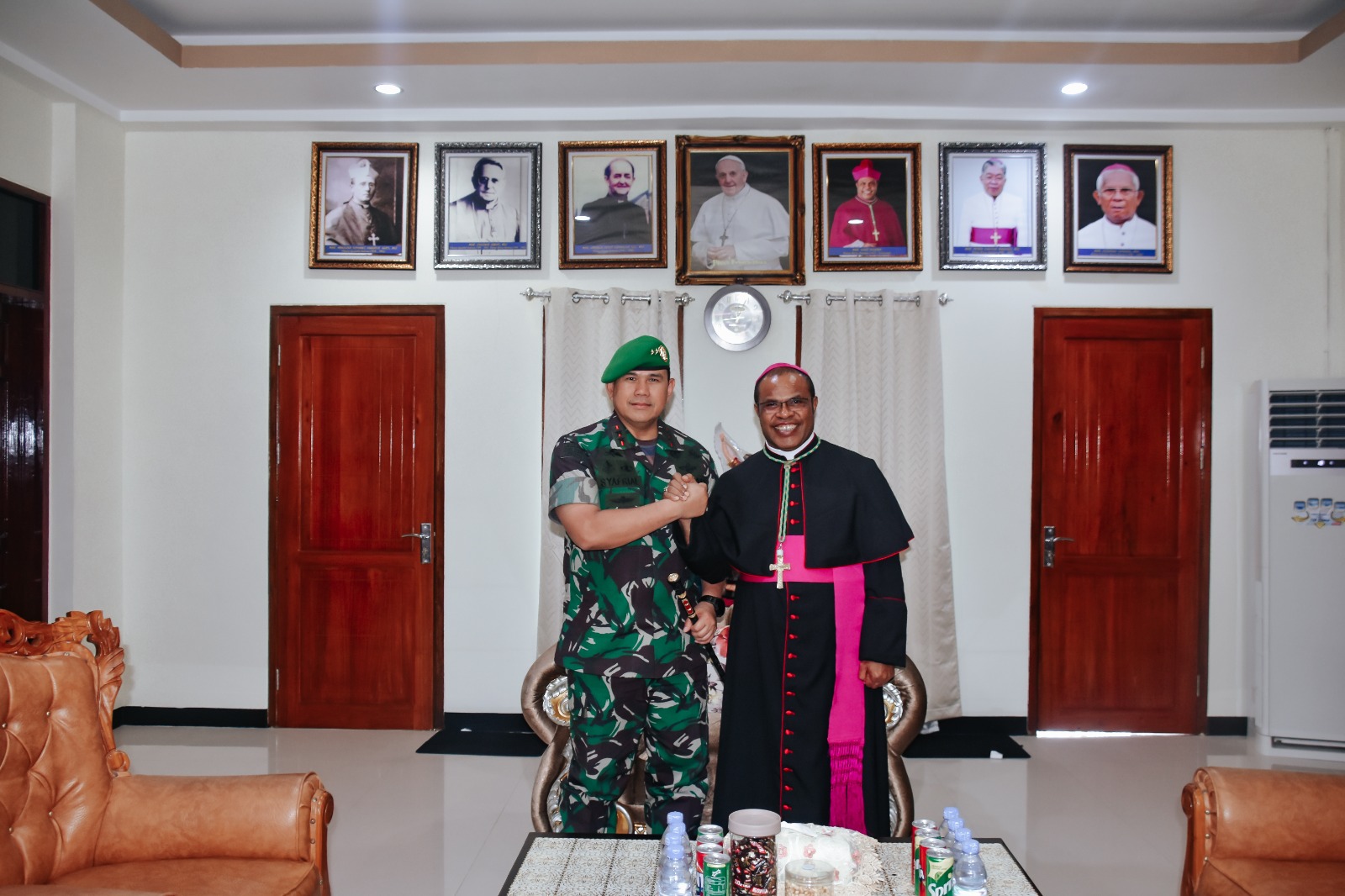 Pangdam Pattimura Silaturahmi ke Uskup Amboina