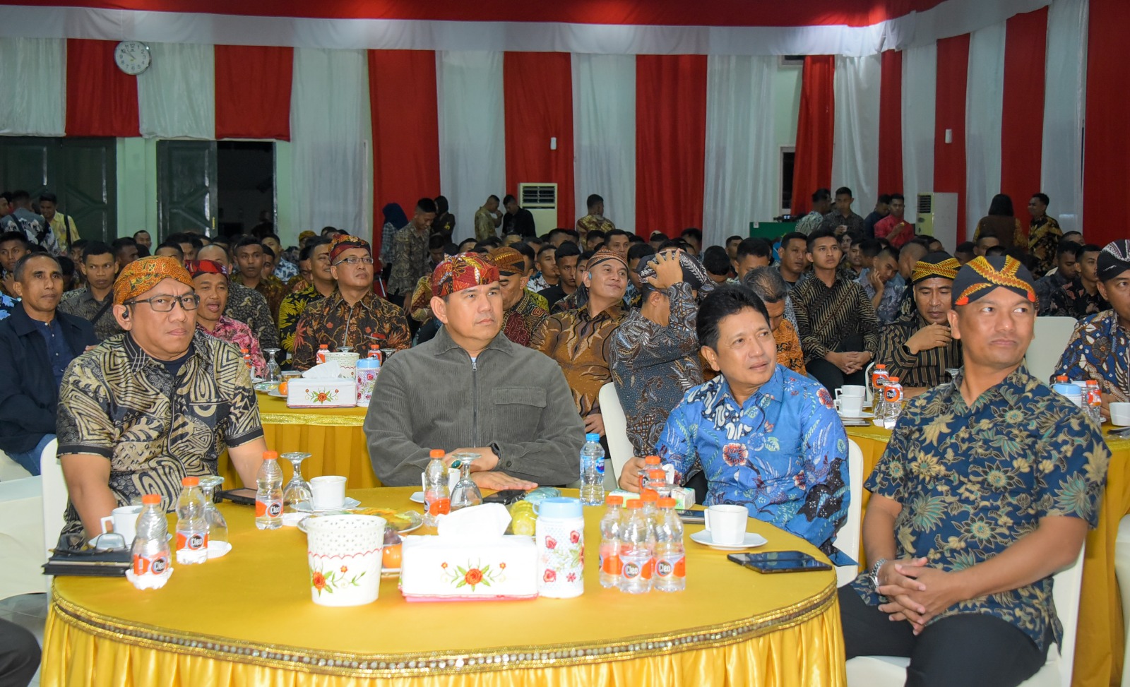 Pangdam Pattimura dan Prajuritnya Nikmati Pagelaran Wayang Kulit Lakon Bimo Krido
