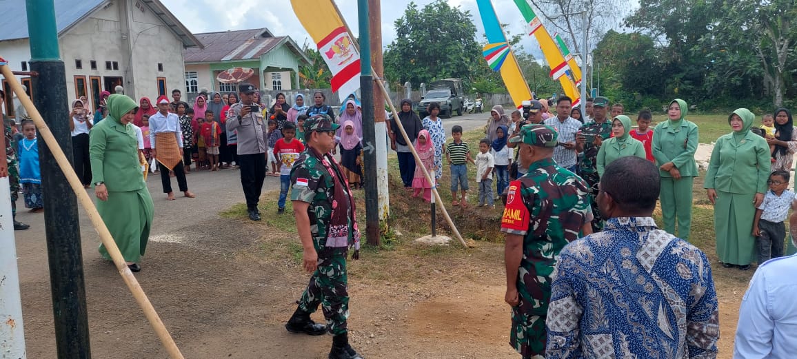 Pangdam Pattimura Kunjungi Koramil Gebe dan Kegiatan Baksos Kepada Warga Suku Togutil