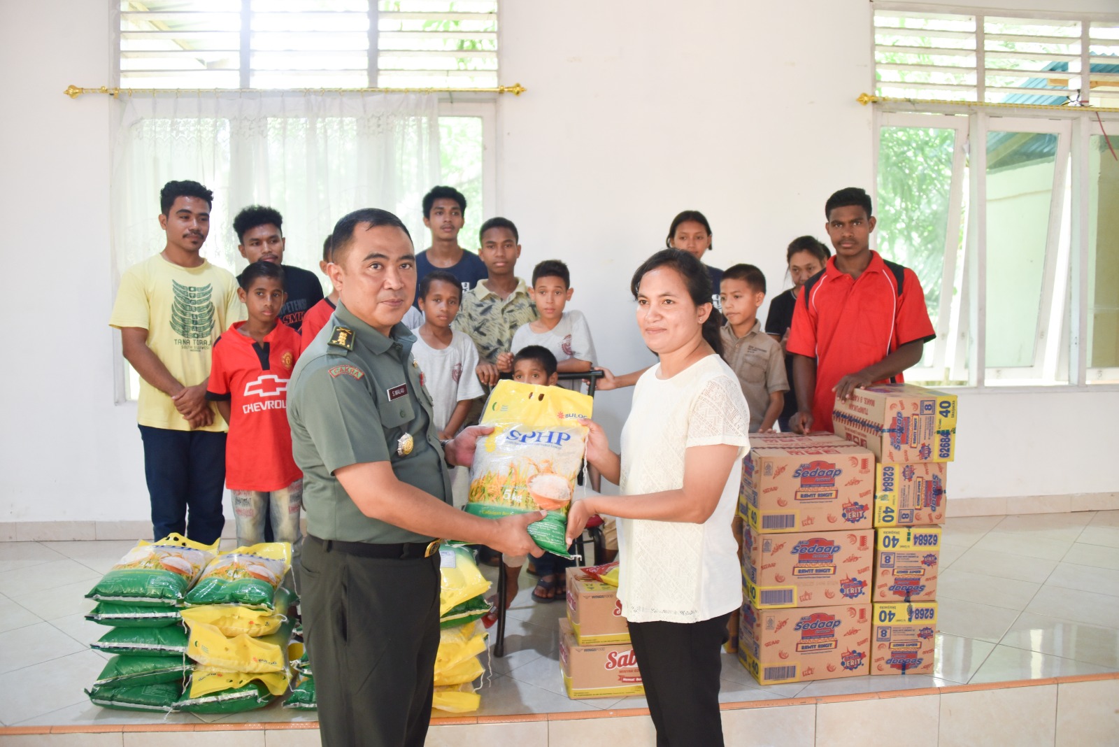 Peduli Kepada Anak Panti Asuhan, Kodam Pattimura Berikan Bansos