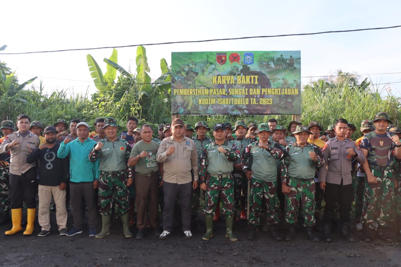 Cegah Banjir, Kodim 1508/Tobelo Gelar Karya Bakti Pembersihan Sungai, Selokan Dan Pasar