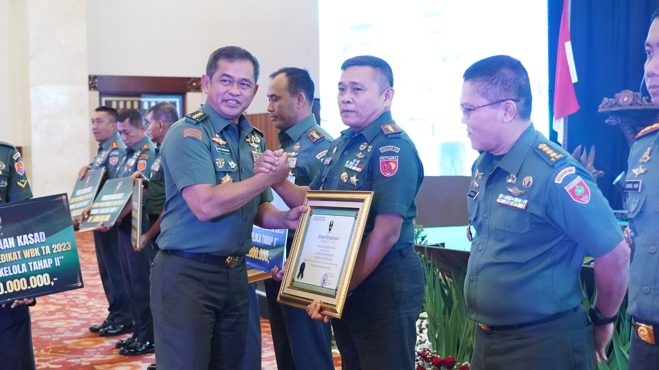 Rindam Pattimura Terima Penghargaan Predikat WBK