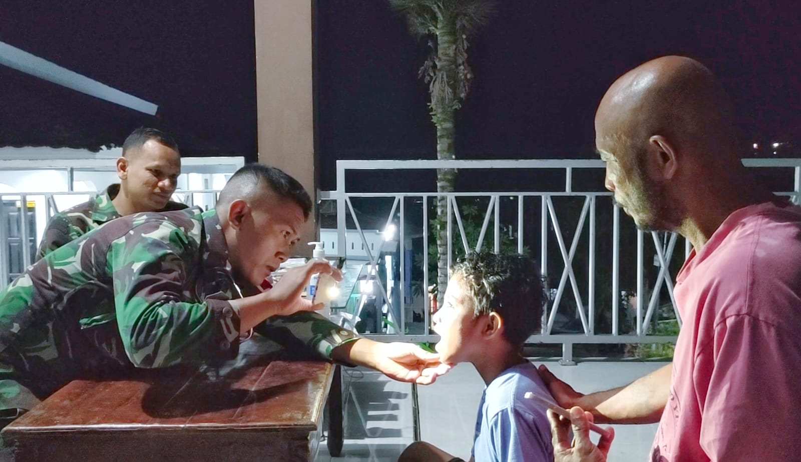 Tim Kesehatan TMMD Ke 119 Kodim 1504/Ambon Berikan Pelayanan Kesehatan 24 Jam