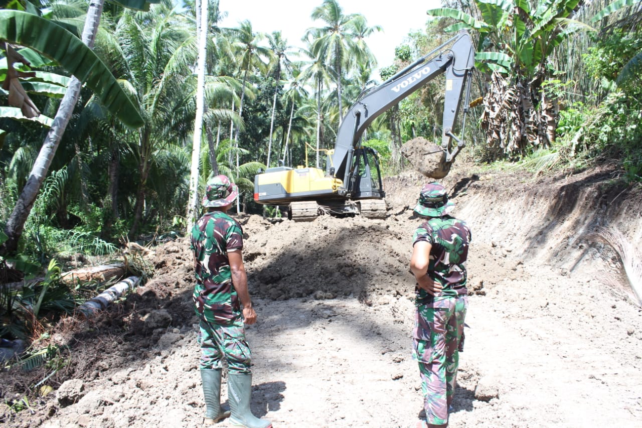 Satgas TMMD Gunakan Ekskavator, Buka Akses Jalan Tani