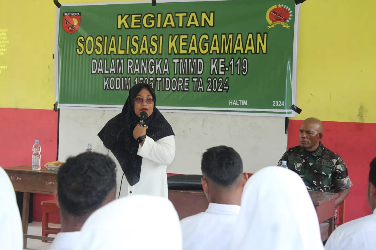 Satgas TMMD dan Kakan Kemenag Halmahera Timur, Gelar Sosialisasi Keagamaan Kepada Pelajar SMA