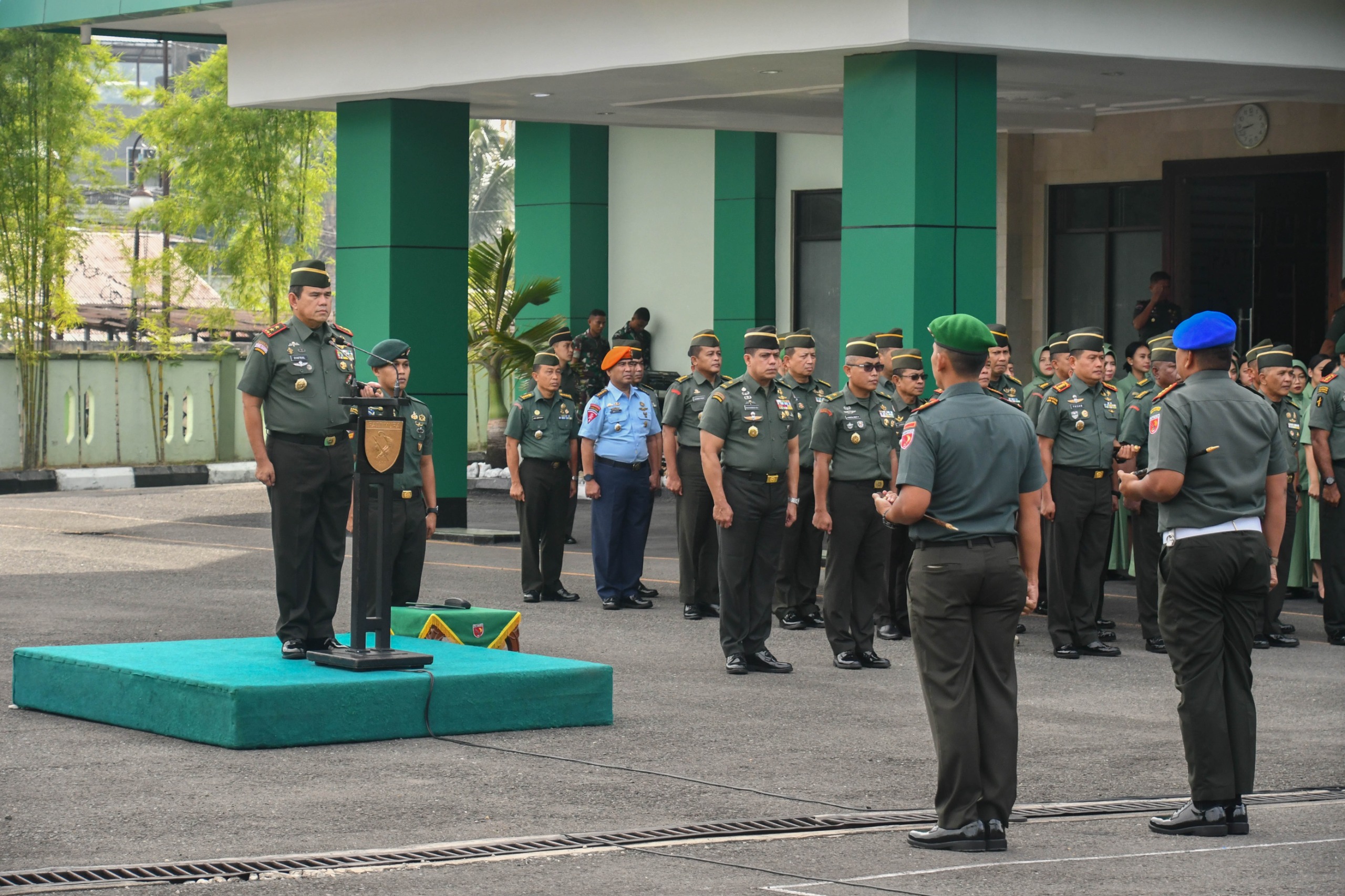 Pimpin Upacara Korp Raport Kenaikan Pangkat, Ini Pesan Pangdam Pattimura