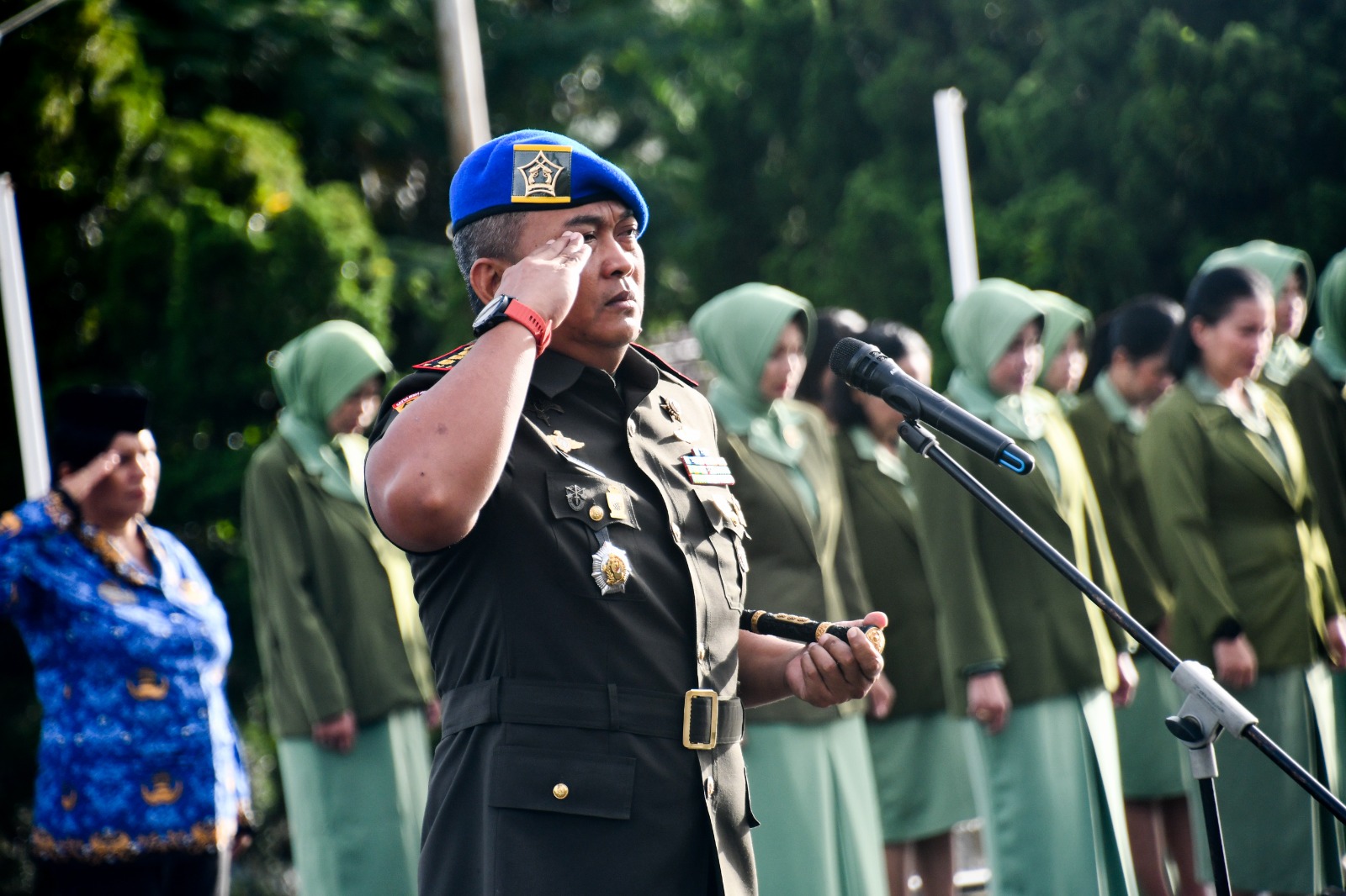 Komandan Pomdam XV/Pattimura, pimpin ziarah dalam rangka menyambut HUT Ke - 78 Korps Polisi Militer Angkatan Darat.