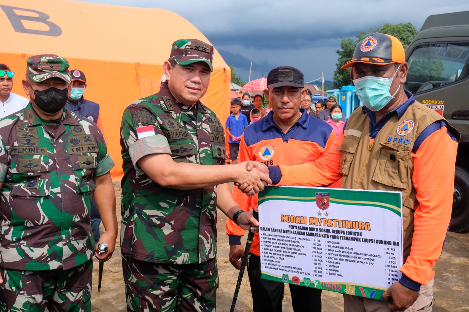 Pangdam Pattimura Tinjau Lokasi Pengungsi Erupsi Gunung Ibu