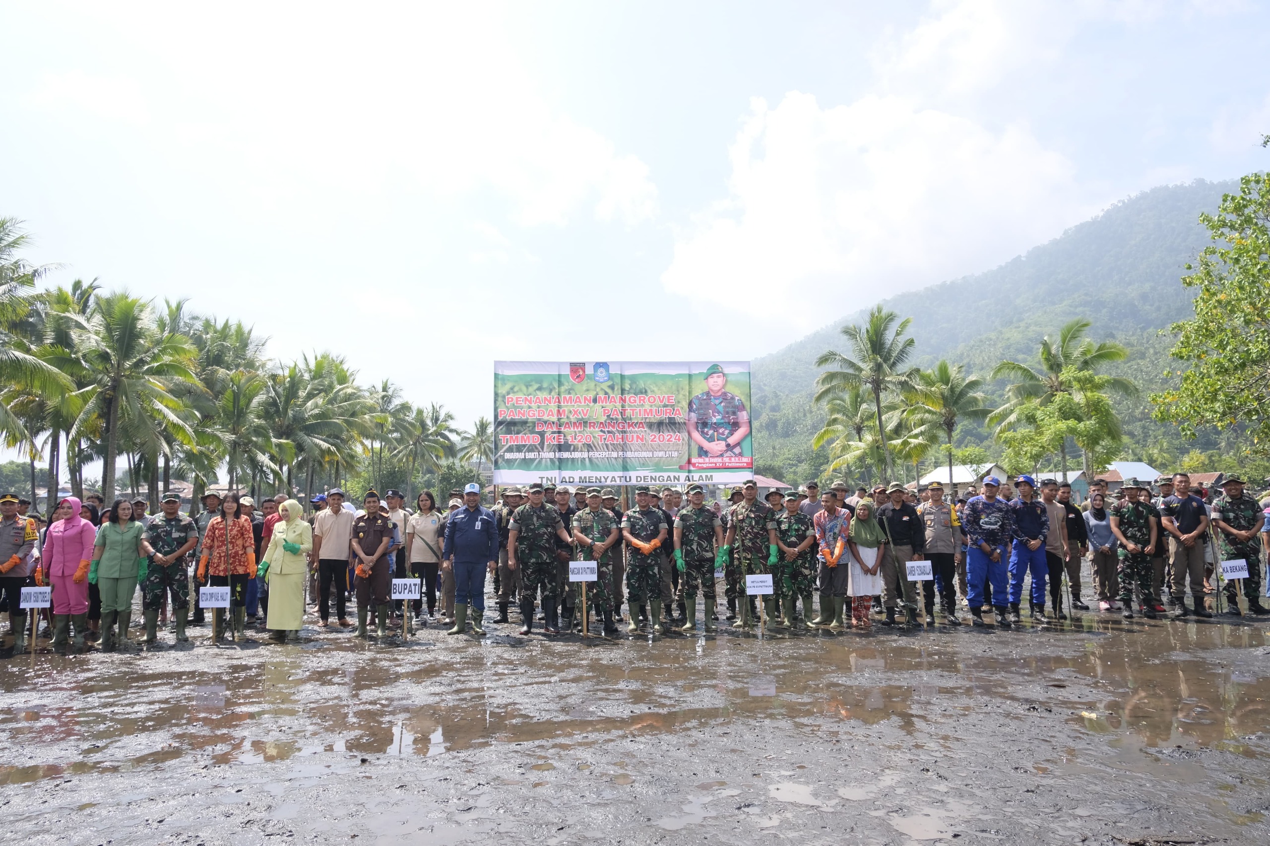Pangdam Pattimura Tanam 1.000 Pohon Mangrove Bersama Warga Halut