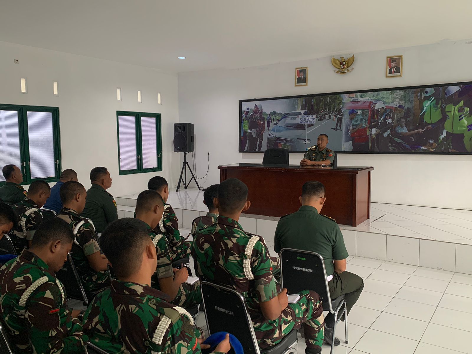 JAM KOMANDAN WADAN POMDAM XV/PATTIMURA SAMPAIKAN SELALU BERSYUKUR, IKHLAS, CEGAH JUDI DAN PINJAMAN ONLINE, SERTA WASPADAI PENIPUAN LEWAT HANDPHONE