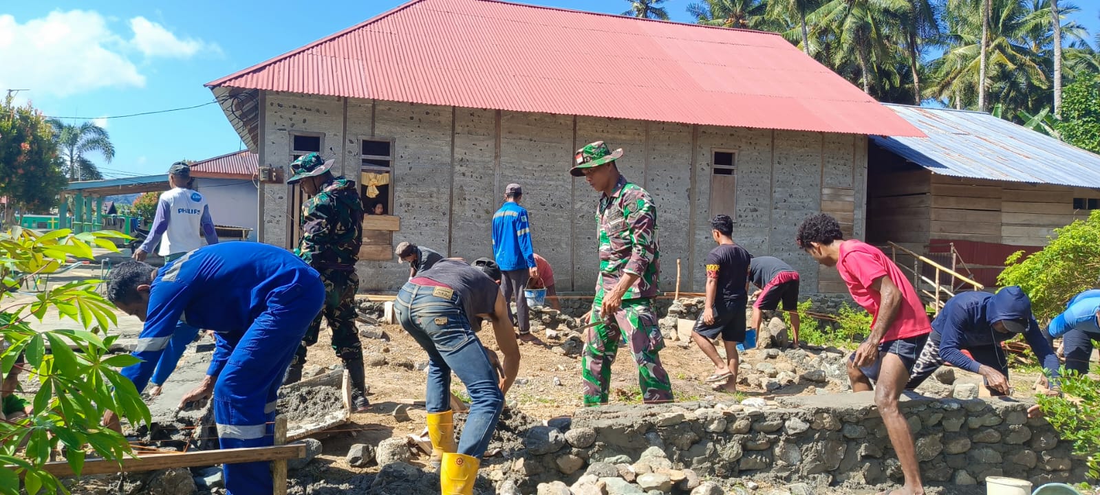 Program Unggulan Kasad, Satgas TMMD Kodim 1509/Labuha Genjot Pembangunan Rumah Tidak Layak Huni