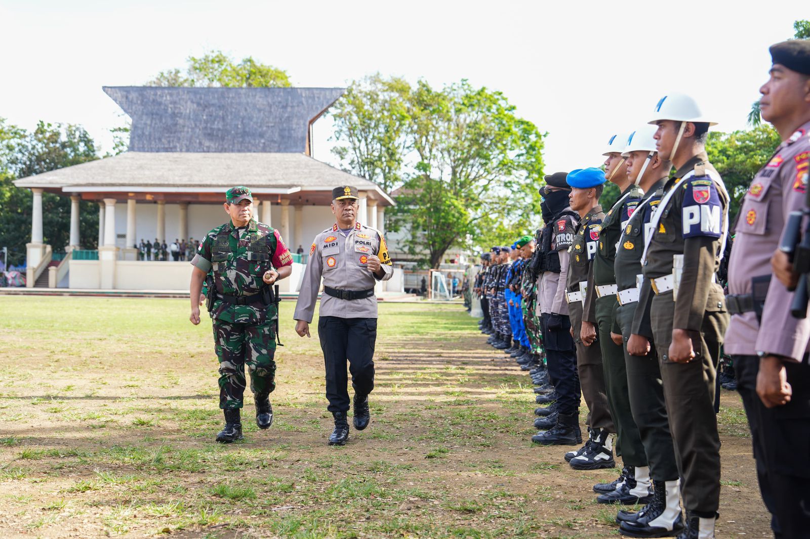 Pangdam Pattimura Serahkan 645 Personil BKO Ke Kapolda Malut