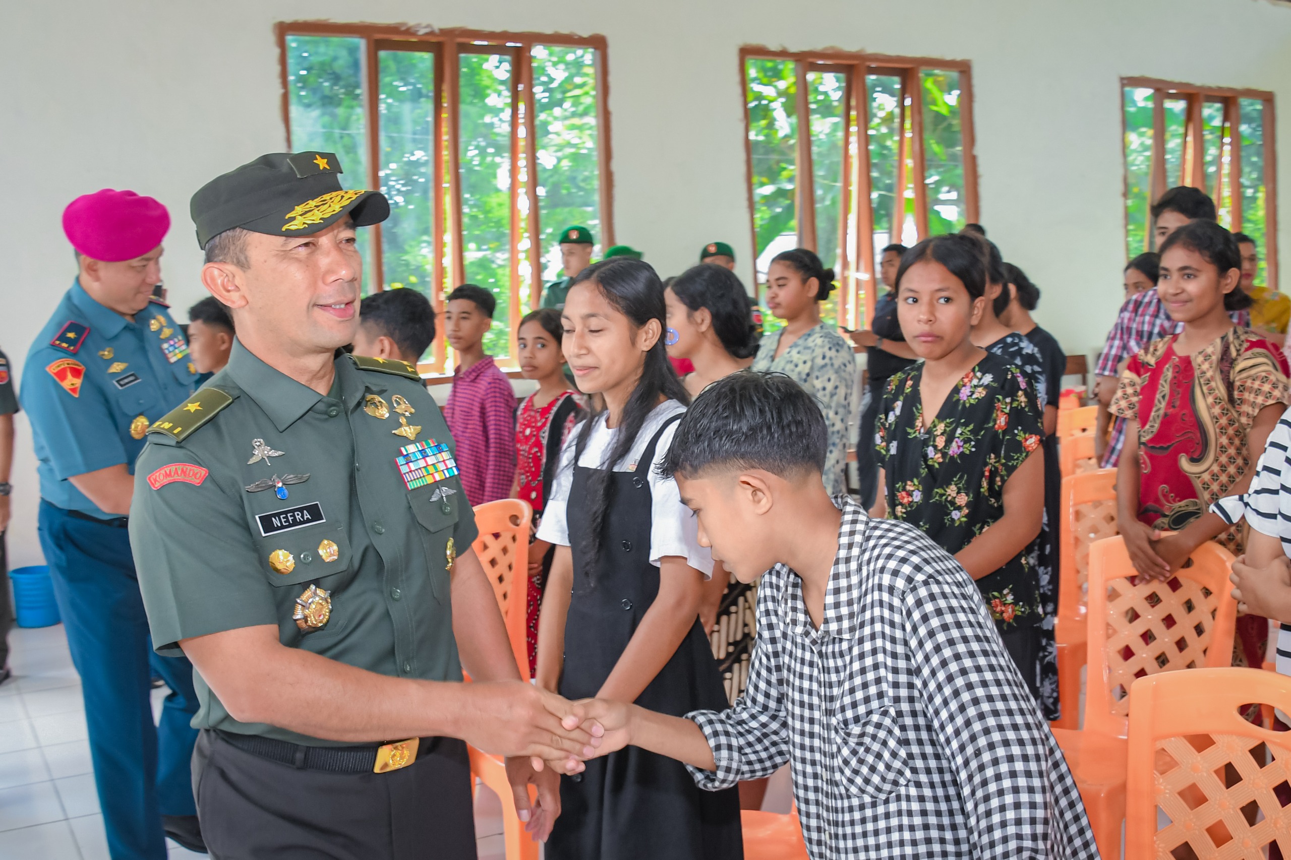 Sambut HUT Ke-79, TNI Terbar Kasih Sayang di Panti Asuhan dan Rumah Sakit