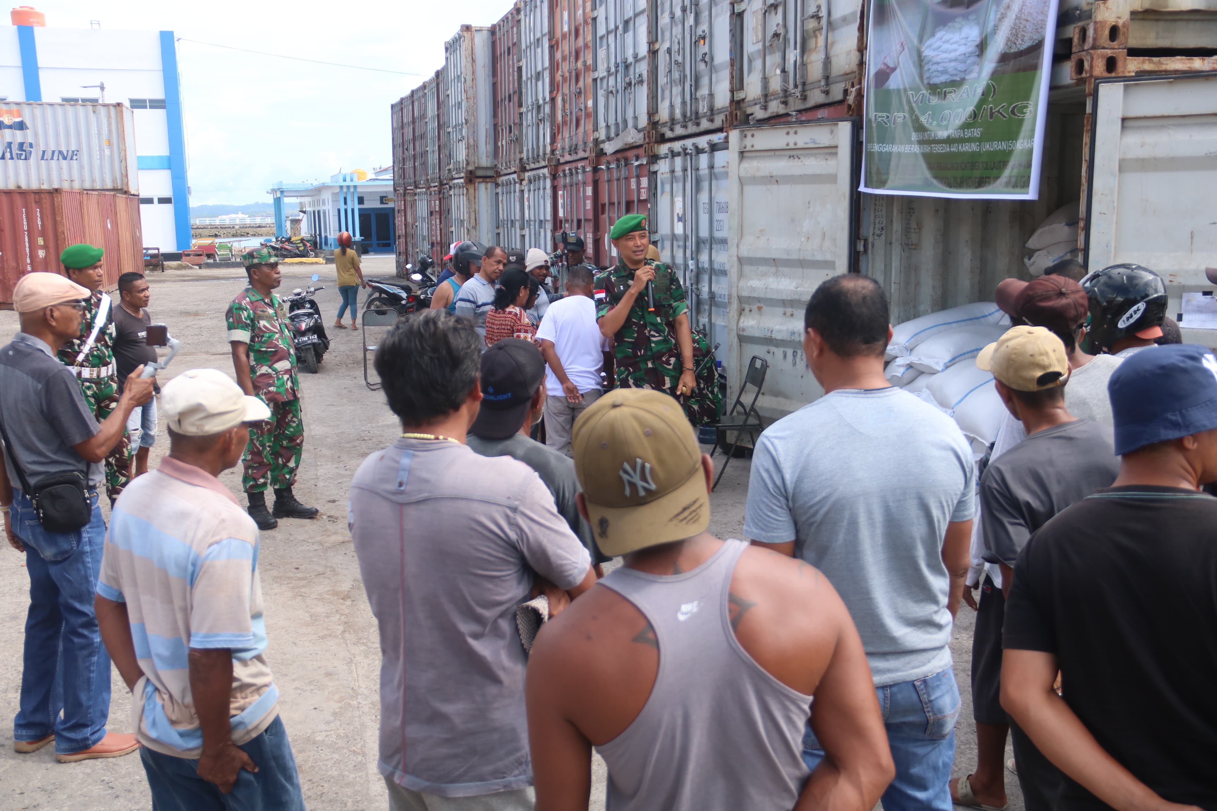 Primer Koperasi Kartika Kidabela Kodim 1507/Saumlaki Jual Beras Murah
