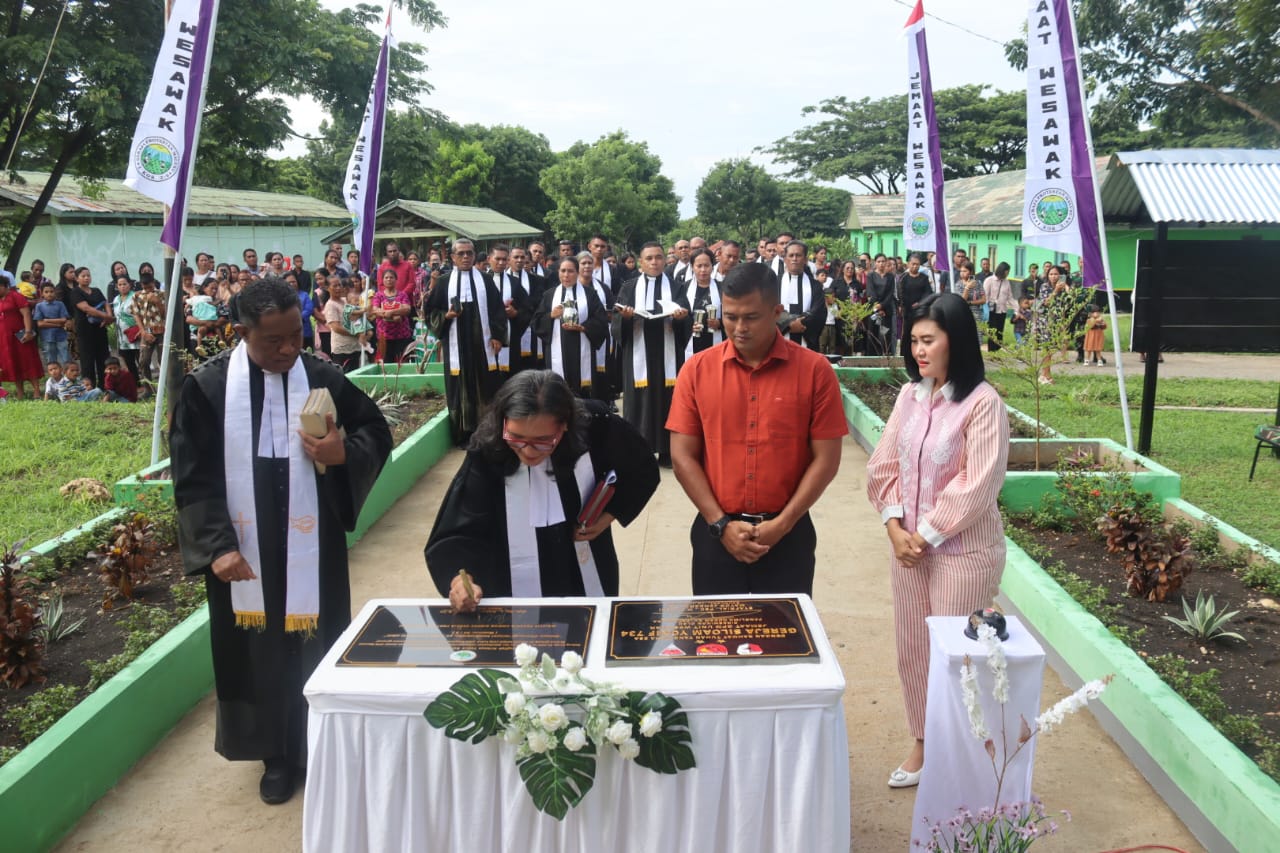 Danyonif 734/SNS Hadiri Peresmian Gereja Siloam Yonif 734/SNS Jemaat GPM Wesawak