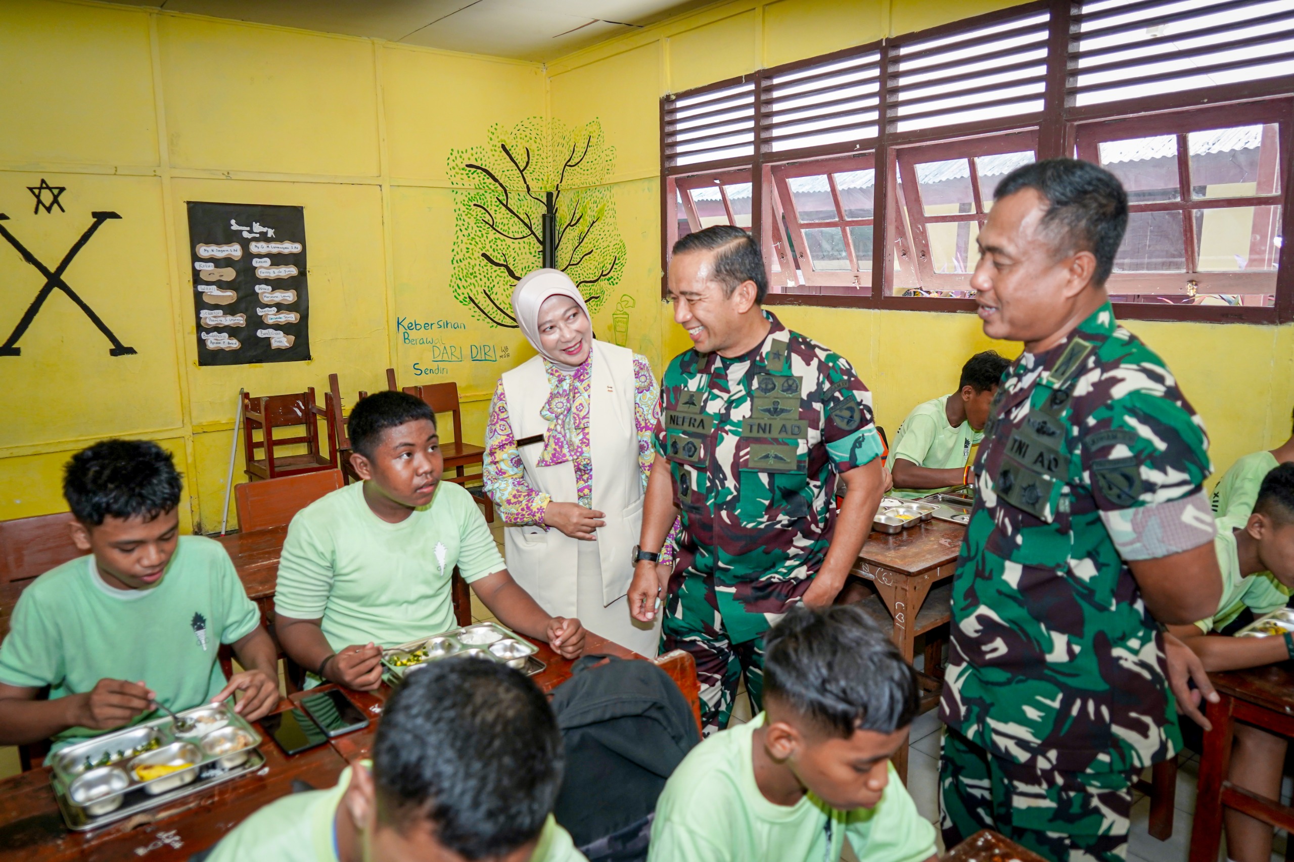 Kasdam XV/Pattimura Tinjau Program Makan Bergizi Gratis di Yayasan Kartika