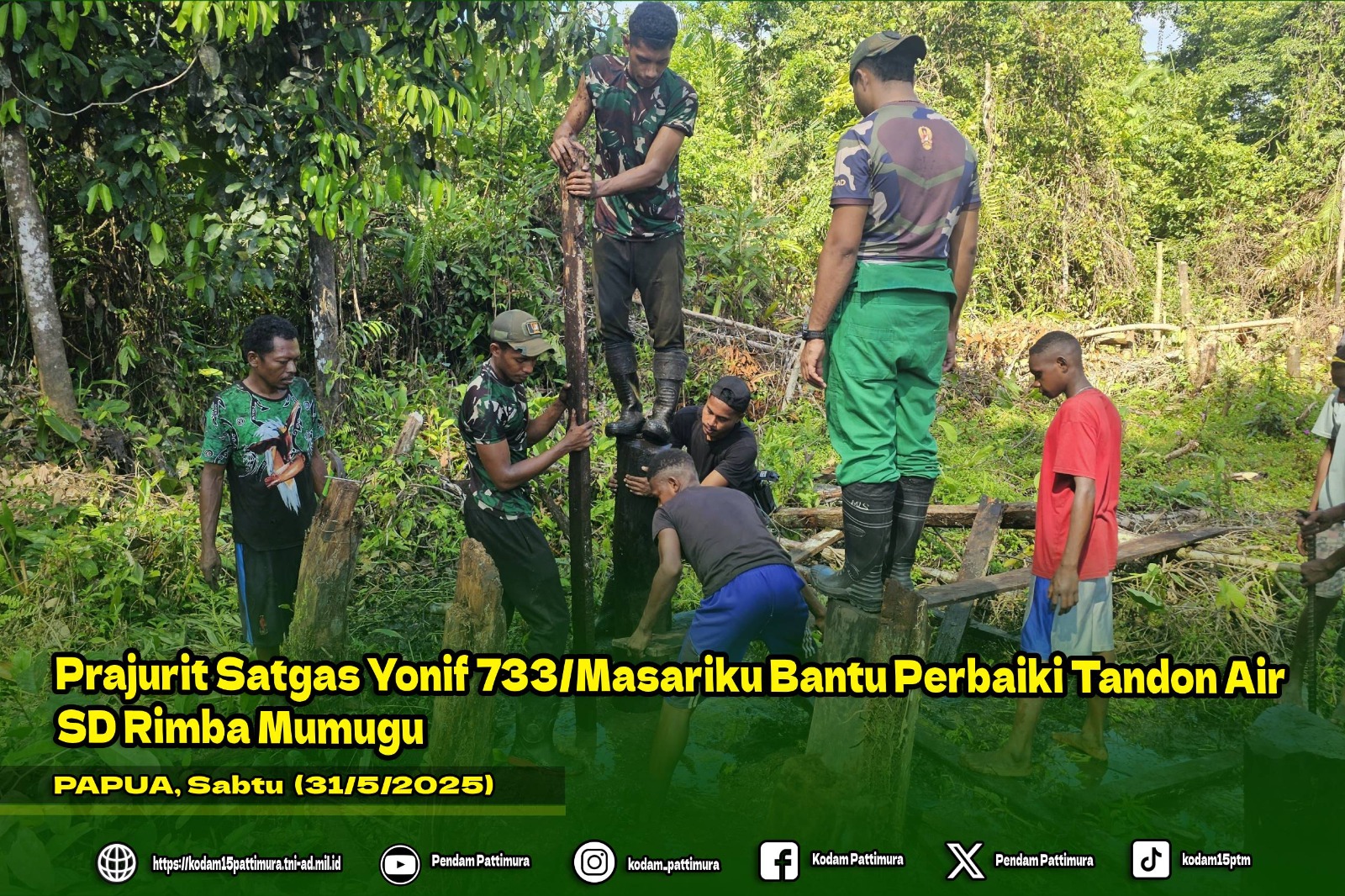 PRAJURIT SATGAS YONIF 733/MASARIKU BANTU PERBAIKI TANDON AIR SD RIMBA MUMUGU