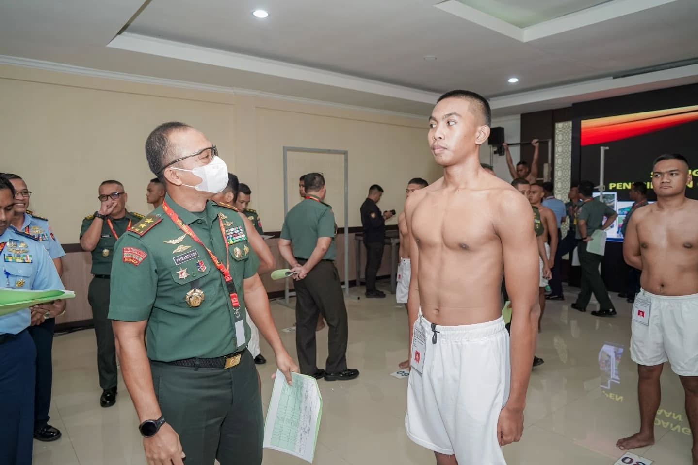 Pesan Pangdam XV/Pattimura Kepada 18 Catar Akademi TNI Yang Berangkat ke Akmil Magelang