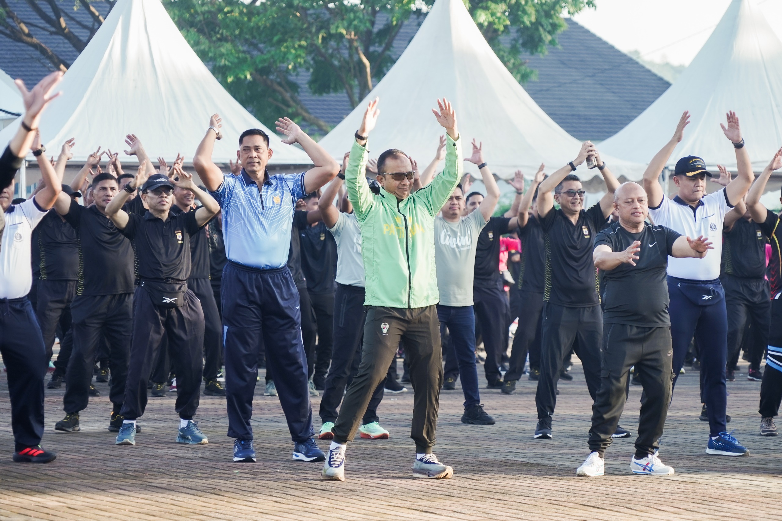 Pangdam XV/Pattimura Ikuti Olahraga Bersama Dalam Rangka Hari Bhayangkara ke-79