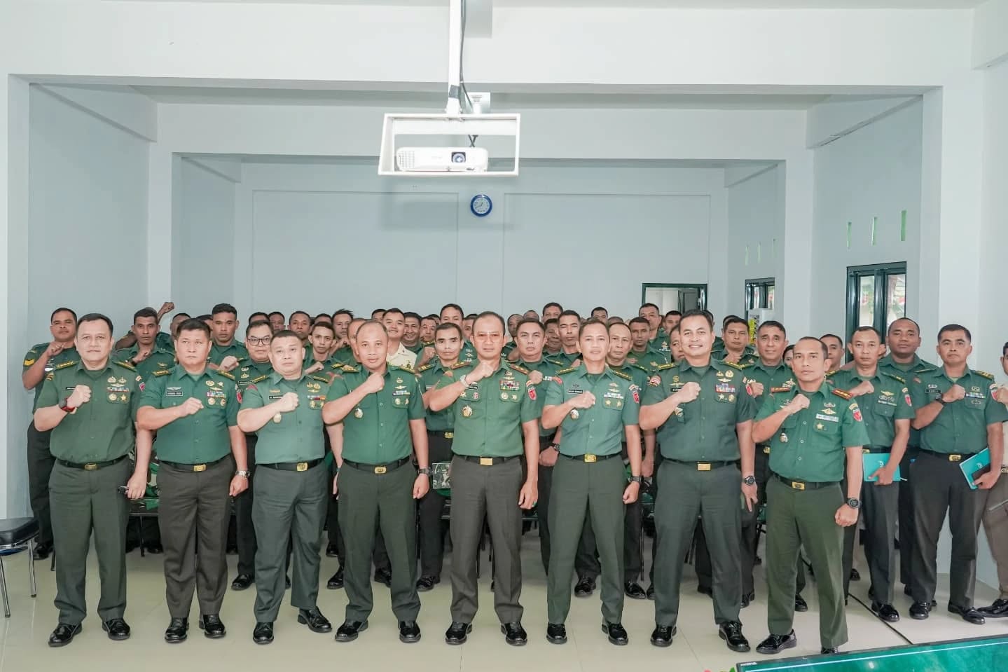 Pangdam XV/Pattimura Berikan Pengarahan Kepada Prajurit Zidam