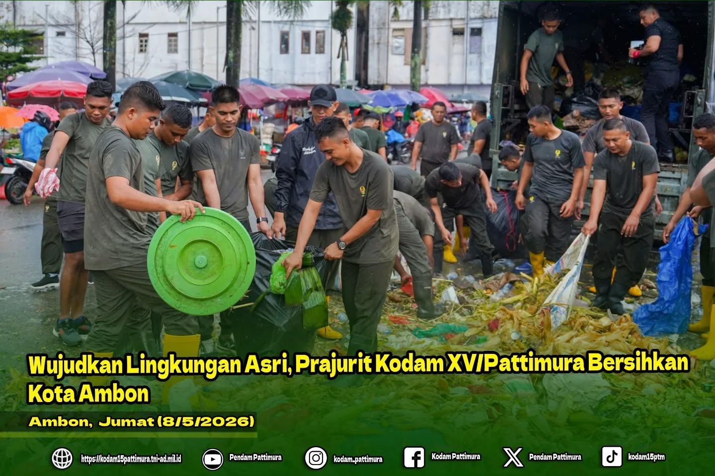 Wujudkan Lingkungan Asri, Prajurit Kodam XV/Pattimura Bersihkan Kota Ambon