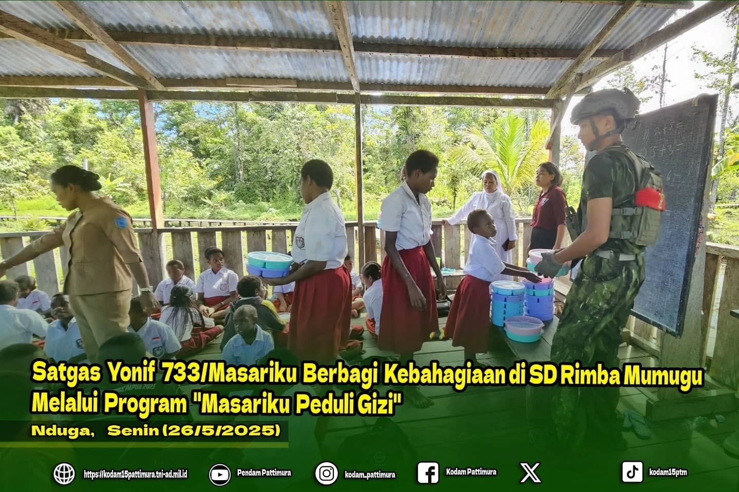 SATGAS YONIF 733/MASARIKU BERBAGI KEBAHAGIAAN DI SD RIMBA MUMUGU MELALUI PROGRAM "MASARIKU PEDULI GIZI"