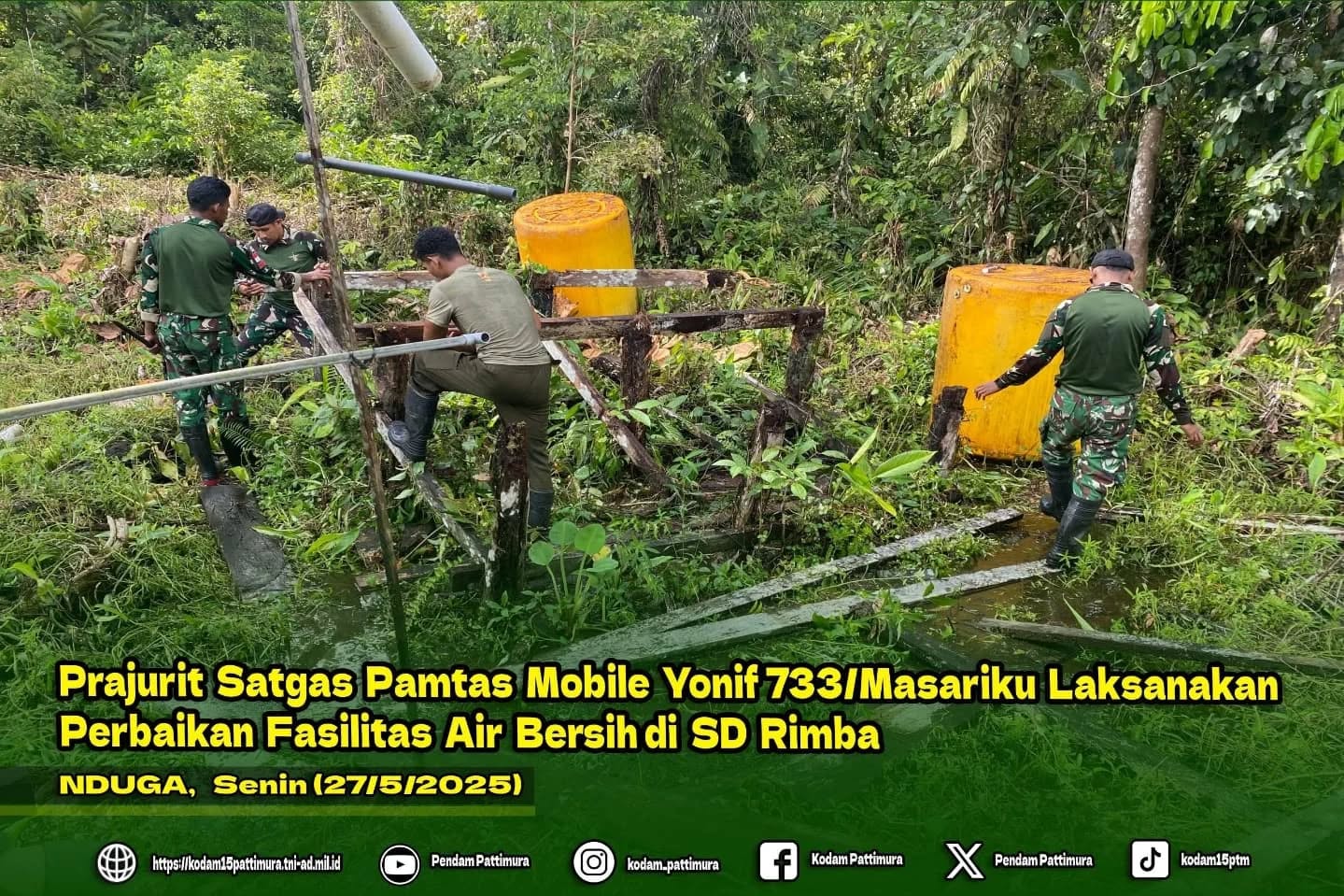 PRAJURIT SATGAS PAMTAS MOBILE YONIF 733/MASARIKU LAKSANAKAN PERBAIKAN FASILITAS AIR BERSIH DI SD RIMBA