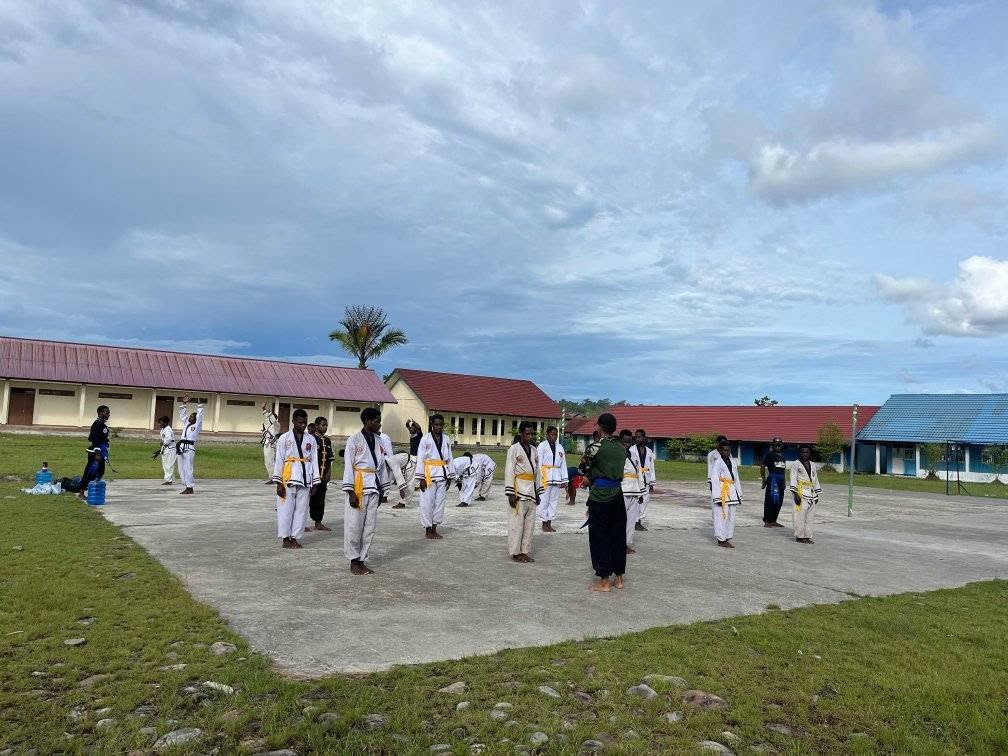 Pembinaan Generasi Muda Oleh Prajurit Masariku Melalui Pelestarian Budaya Tradisional Pencak Silat Di Kenyam