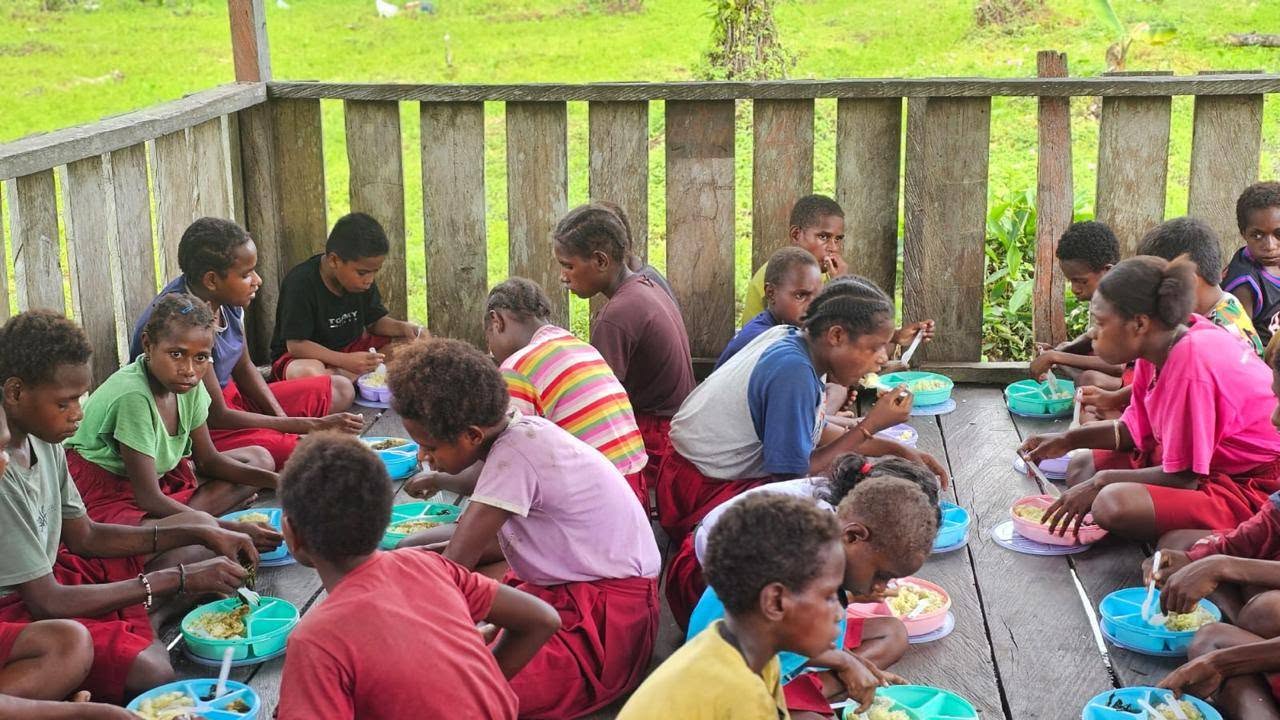 Melalui Masariku Peduli Gizi (MPG) Wujud Kepedulian Satgas Pamtas Mobile Yonif 733/Masariku terhadap Pemenuhan Gizi Anak-Anak di Papua