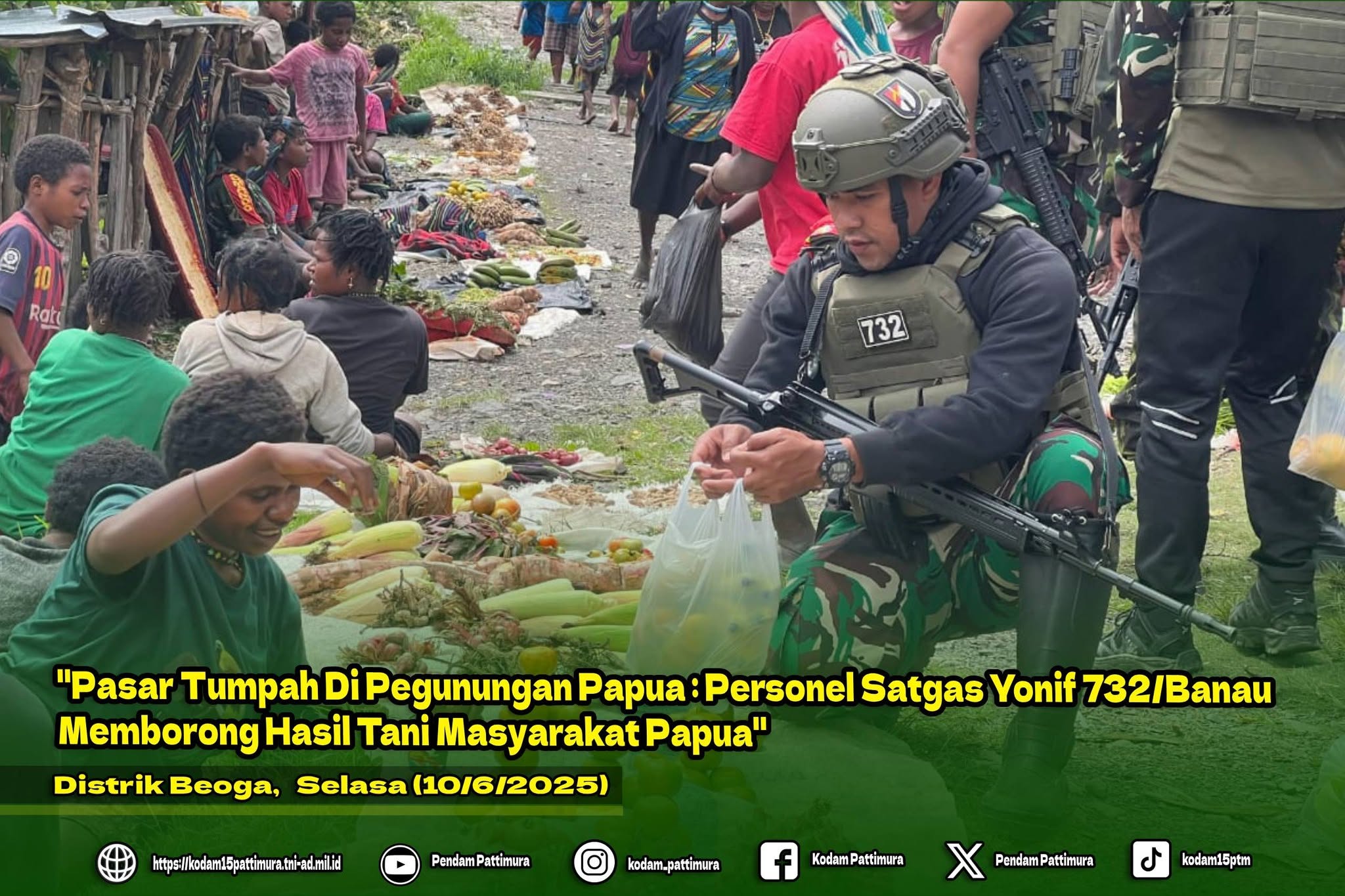"Pasar Tumpah Di Pegunungan Papua : Personel Satgas Yonif 732/Banau Memborong Hasil Tani Masyarakat Papua"