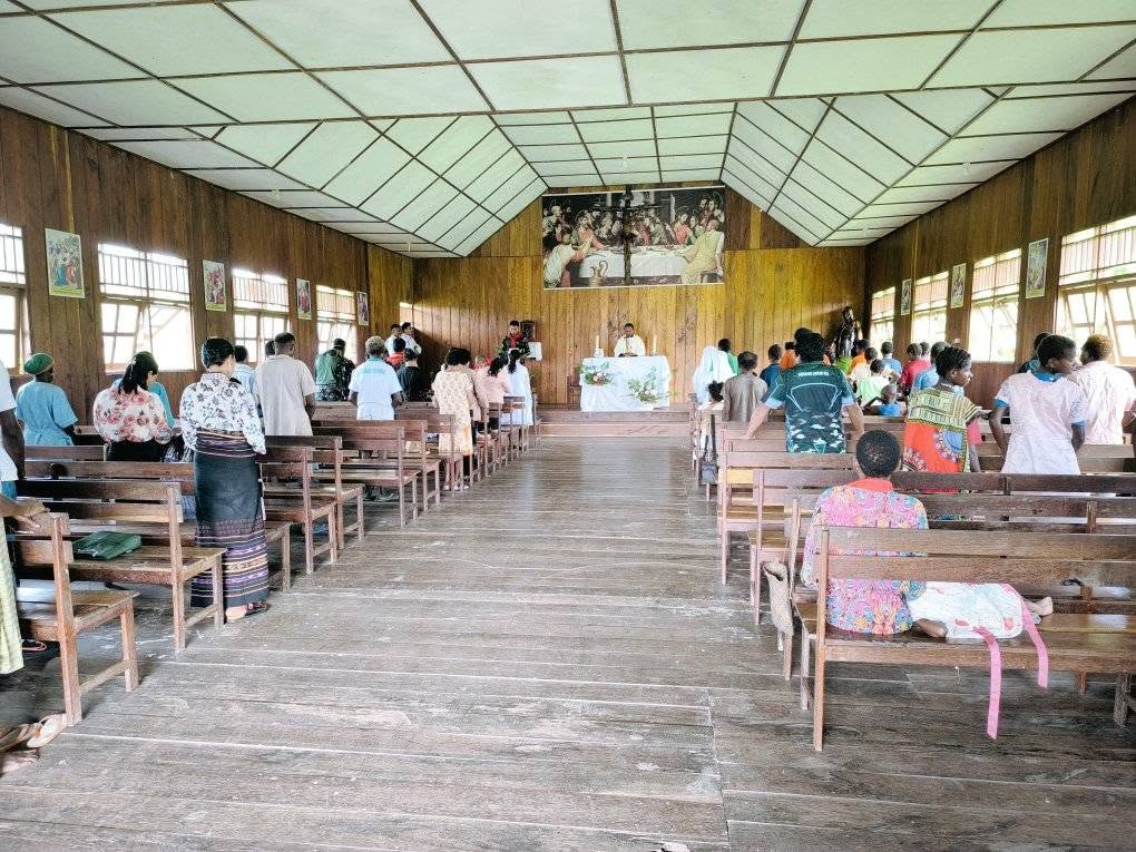 SEBAGAI WUJUD PENDEKATAN TERITORIAL PRAJURIT MASARIKU MELAKSANAKAN IBADAH BERSAMA MASYARAKAT DI MUMUGU