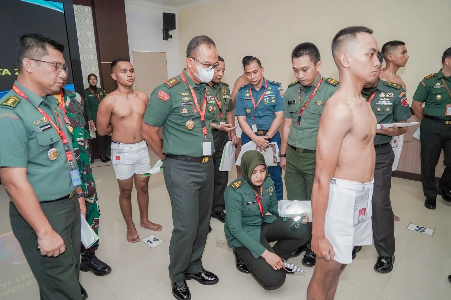 Pesan Pangdam XV/Pattimura Kepada 18 Catar Akademi TNI Yang Berangkat ke Akmil Magelang