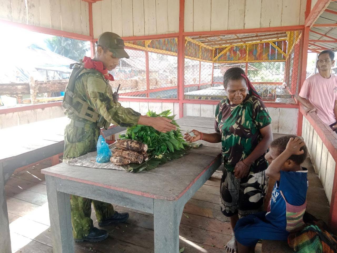 Kontribusi Prajurit Masariku dalam Perekonomian Masyarakat Papua dengan Memborong Hasil Kebun